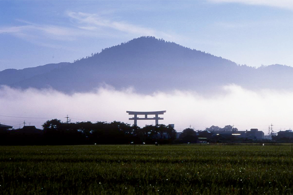 Núi Miwa linh thiêng.